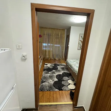 Garsoniera -single 91 * Bucharest